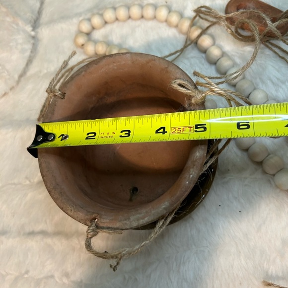 Small McCoy pottery planter - Picture 4 of 9